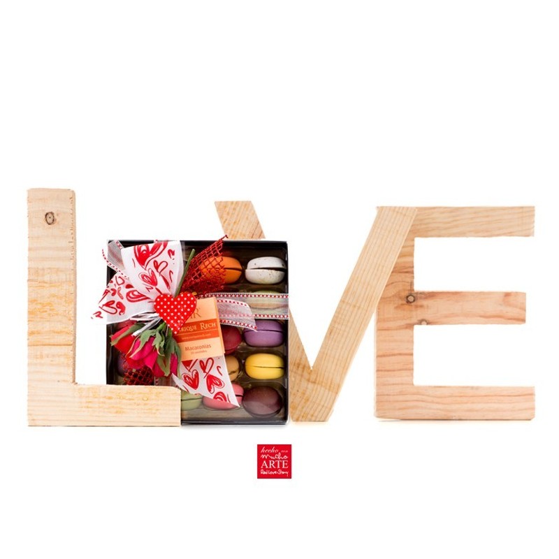 Macaronias Love Edition presentación caja con lazo de corazones