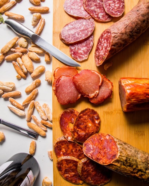 Caja Gourmet Regalo Rioja y Embutido Clásico